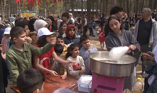 Bakan Kurum 'Çevre ve Çocuk Şenliği'nde çocuklarla buluştu