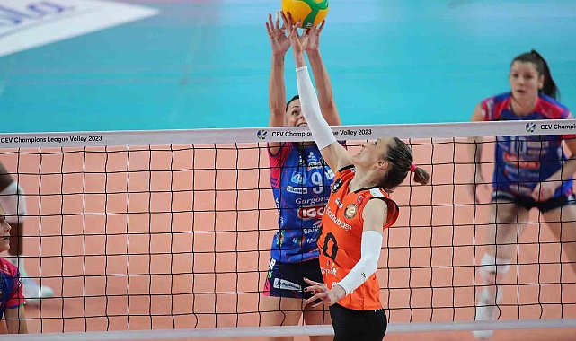 CEV Şampiyonlar Ligi: Igor Gorgonzola Novara: 3 - Eczacıbaşı Dynavit: 2