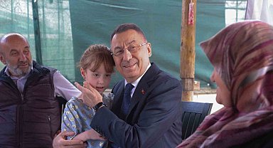 Cumhurbaşkanı Yardımcısı Oktay'dan ilk Afrin şehidinin ailesine bayram ziyareti