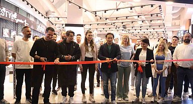 hummel, DNA konseptli yeni mağazasını açtı