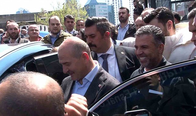 İçişleri Bakanı Soylu, Atatürk Oto Sanayi Sitesi'nde ustalarla Togg'u inceledi