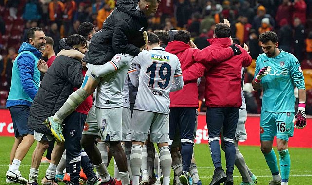 Medipol Başakşehir 3. kez Ziraat Türkiye Kupası'nda yarı finalde