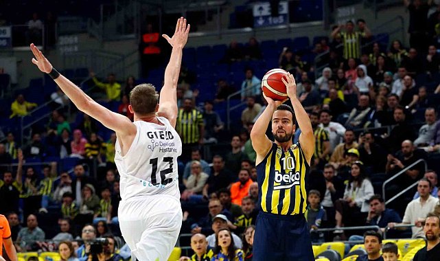 Türkiye Sigorta Basketbol Süper Ligi: Fenerbahçe: 79 - Merkezefendi Belediyesi: 72