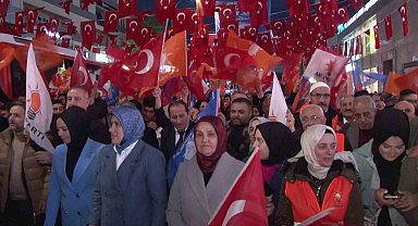 Ümraniye'de gençler "Recep Tayyip Erdoğan" sloganlarıyla yürüdü