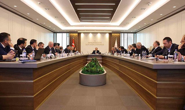 Bakan Özhaseki, bakanlık bürokratlarıyla ilk toplantısını gerçekleştirdi