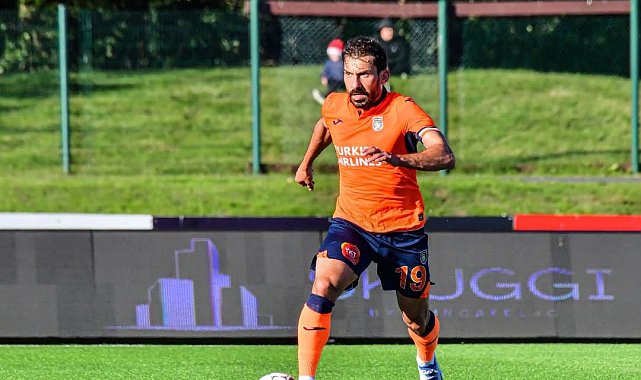 Başakşehir, Şener Özbayraklı'nın sözleşmesini uzattı