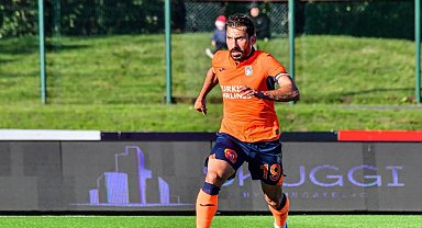 Başakşehir, Şener Özbayraklı'nın sözleşmesini uzattı