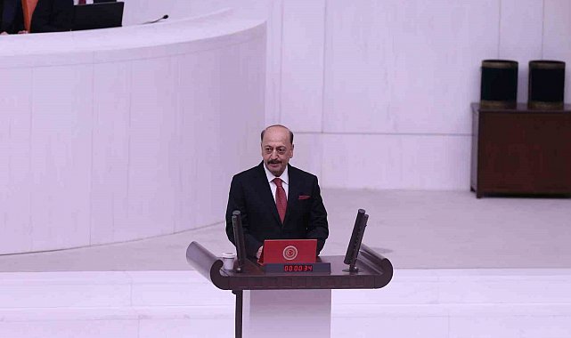 Eski bakanlar TBMM'de yemin etti