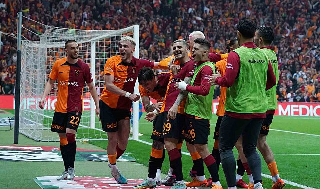 Galatasaray 9 yıl sonra evinde Fenerbahçe'yi mağlup etti