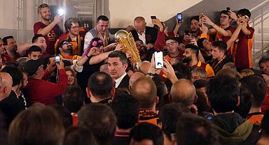 Galatasaray şampiyonluğu Cemiyet'te kutladı