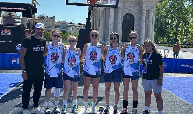 İzmir Kavram Meslek Yüksekokulu kadın basketbolda Türkiye üçüncüsü