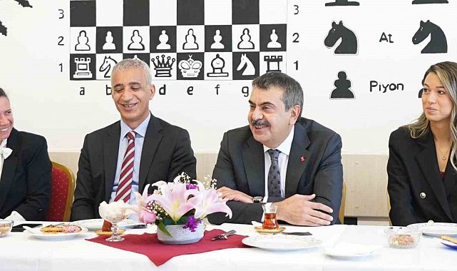 Milli Eğitim Bakanı Tekin: "Kararlarımızda öğretmenlerimizin görüş ve önerilerini dikkate alacağız"