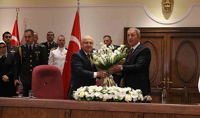 Milli Savunma Bakanlığında devir teslim töreni