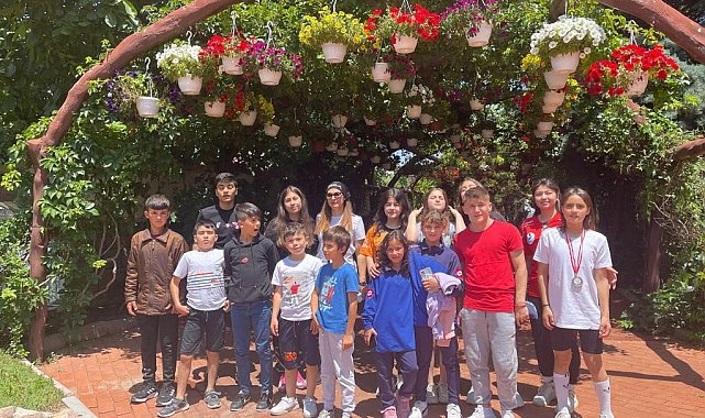 Minik halterciler Keçiören'i gezdi
