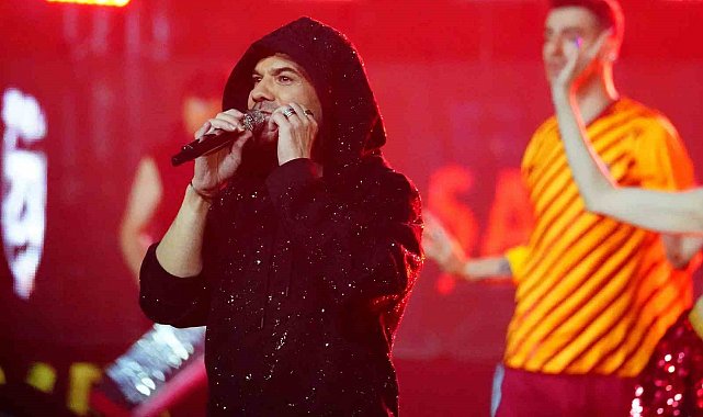 Şampiyon Galatasaray kupasını aldı