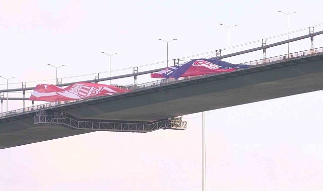 Şampiyon Pendikspor'un bayrağı İstanbul Boğazı'nda dalgalanıyor