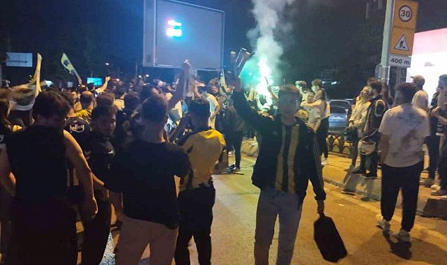Şükrü Saraçoğlu Stadı önünde kupa coşkusu